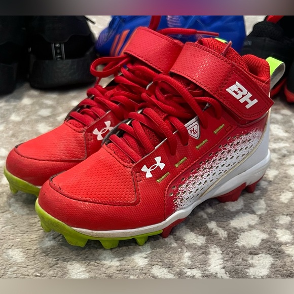Under Armour Cleats - Picture 1 of 6